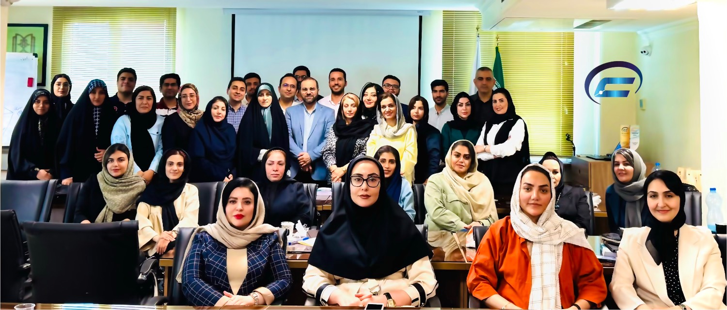 عکس دسته جمعی کارگاه جامع-کانون قراردادنویسان-1405